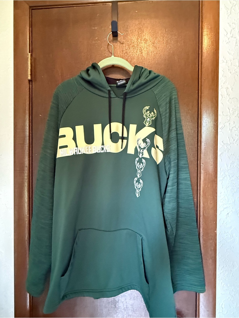 Milwaukee Bucks Green Hooded Pullover Sweatshirt